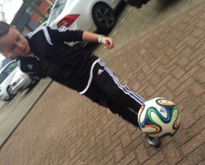 Jack kan de bal 10 x hooghouden!